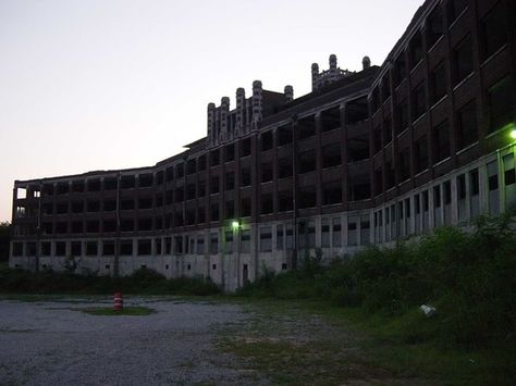 Waverly Hills Haunted Kentucky, Waverly Hills, Waverly Hills Sanatorium, Haunted Hospital, Haunted Locations, Creepy Places, Abandoned Asylums, Creepy Houses, New Hospital