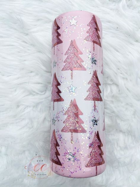 Pink Christmas Tumbler Cups, Christmas Tumblers Pink, Christmas Tumblr Cups, Tumblers With Handles Ideas, Christmas Peekaboo Tumbler, Christmas Tree Tumbler, Christmas Tumbler Cups Glitter, Glitter Christmas Tumblers, Pink Christmas Tumbler