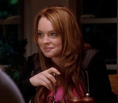 Lindsey Lohan Mean Girl, Lindsay Lohan Edit, Lindsay Lohan Mean Girls, Mean Girls Cady Heron, Lindsay Lohan 2000s, Lindsay Lohan Iconic Photos, Lindsay Lohan Confessions Of A Teenage Drama Queen, 2000s Girls, Cady Heron