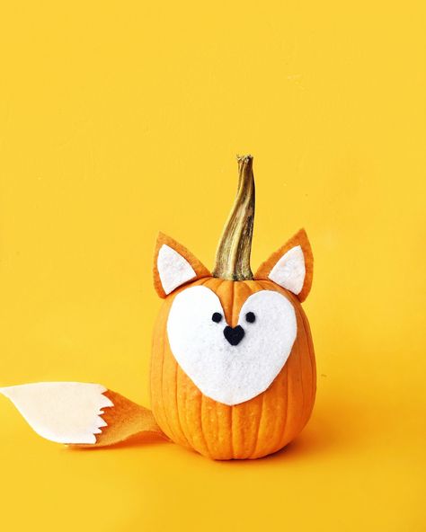 DIY No-Carve Fox Pumpkin Fox Pumpkin Carving, Fox Pumpkin, Carve Pumpkins, Creative Pumpkin Decorating, Fox Party, Pumpkin Decorating Contest, Fox Crafts, Pumpkin Carving Designs, Halloween Wood Crafts