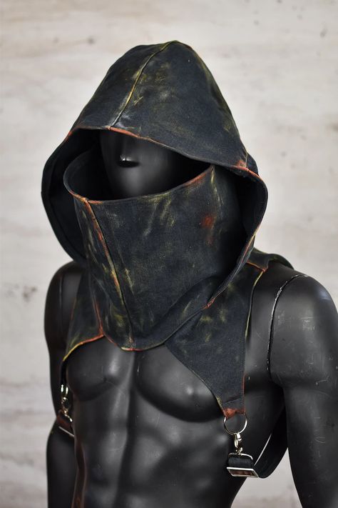 Hooded Figure Character Design, Post Apocalyptic Hair, Cyberpunk Harness, Post Apocalyptic Character Ideas, Avant Apocalypse Fashion, Biopunk Fashion, Dystopian Fashion Women, Post Apocalyptic Outfit Male, Post Apocalyptic Outfit Women