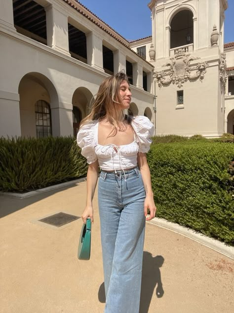 Puff Sleeves Top Outfit Ideas, Jeans And Puff Sleeve Top, Puffy Sleeve Crop Top Outfit, Puffer Sleeve Top Outfit, Cute Puffy Sleeve Tops, Jeans Picnic Outfit, Puffed Sleeves Top Outfit, Puff Sleeves Outfit Jeans, Jeans And Top Birthday Outfit