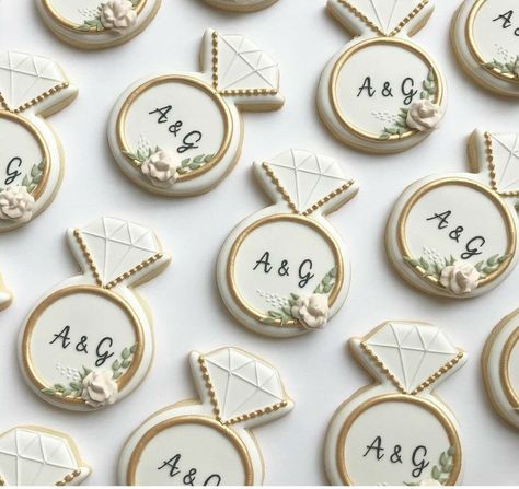 Boho Engagement Cookies Decorated, Bridal Shower Ring Cookies, White On White Wedding Cookies, Wedding Decorative Cookies, Wedding Cookies With Initials, Engagement Cookies Ideas Simple, Nikkah Cookies, Engagement Ring Cookies Decorated, Simple Bridal Shower Cookies