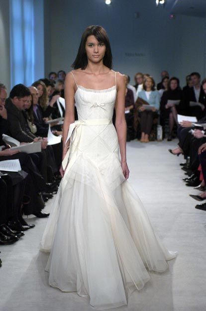 2000s Wedding Dress Bridal Gowns, 90s Couture Wedding Dress, 2010 Wedding Dresses, Vera Wang 90s Wedding Dress, 90s Vera Wang, Vera Wang Wedding Dress 2000s, Vera Wang Runway, Vera Wang Aesthetic, French Countryside Wedding Theme