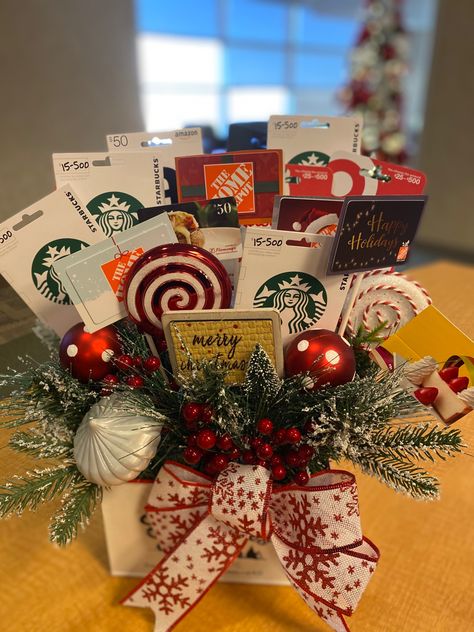 Holiday gift ideas Gift Card Christmas, Gift Card Tree, Card Bouquet, Gift Card Bouquet, Raffle Baskets, Christmas Bouquet, Diy Gift Card, Starbucks Gift Card, Starbucks Gift