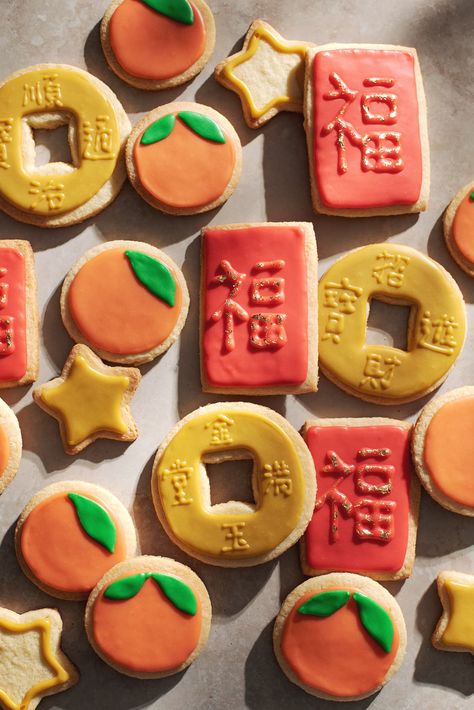 Almond flour sugar cookies decorated for Chinese New Year in festive designs for good fortune and luck with a simple icing #cny #sugarcookies #chinesenewyear #lunarnewyear | teakandthyme.com Gingerbread Sandwich Cookies, Chinese New Year Desserts, Chinese Cookies, New Year Cookies, Chinese New Year Cookies, Lemon Meringue Tart, New Year's Desserts, New Years Cookies, Edible Gold Leaf