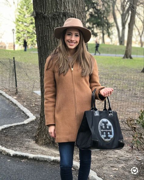 Tory Burch Bag Outfit, Tory Burch Ella Tote, Ella Tote, Tory Burch Ella, Tote Outfit, Bag Outfit, Tory Burch Tote, Celine Luggage Bag, Nylon Tote