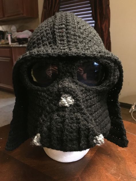 No pattern crochet darth vader hat :D Crochet Darth Vader Hat Pattern Free, Crochet Darth Vader Hat, Crochet Darth Vader, Creative Halloween Costumes Diy, Star Wars Crochet, Crochet Character Hats, Crochet Costumes, Crochet Cup Cozy, Hat Patterns Free