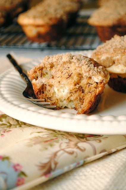 Banana Cream Cheese Muffins, Banana Cream Cheese, Banana Treats, Banana Crumb Muffins, Banana Nut Muffins, Cream Cheese Muffins, How To Simplify, Cheese Muffins, Baked Banana