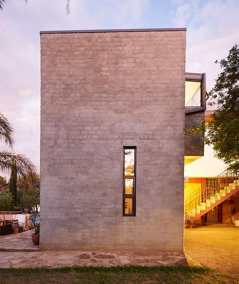 Bagged Brick, Concrete Block Walls, Hessian Fabric, Modernist House, Concrete Houses, Concrete Bricks, Architect Design House, Street House, Concrete House