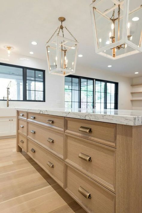 White Oak Kitchen, Kitchen Cabinet Trends, Oak Kitchen Cabinets, Kitchen Design Trends, Home Luxury, Oak Kitchen, Oak Cabinets, Kitchen Style, Cheap Home Decor