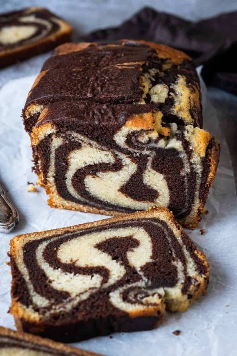 vegan marble cake on a sheet of white baking parchment Vegan Marble Cake, Vanilla Pound Cake, Marble Cake Recipes, Vegan Cake Recipes, Lemon Pound Cake, Marble Cake, Corn Flakes, Pound Cake Recipes, Vegan Dessert Recipes