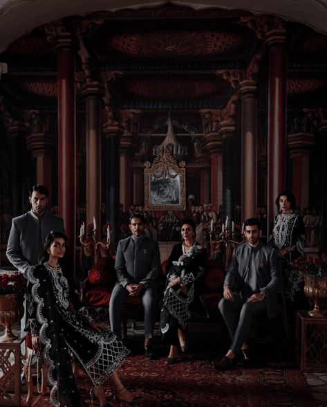 Indian Royal Couple Aesthetic, Indian Family Aesthetic, Black Indian Wedding, Wedding Group Poses, Royal Indian Wedding, Cousin Photo, Indian Engagement, Royal Indian, Indian Bridesmaids