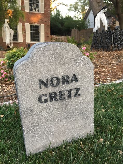 Diy Halloween Gravestones, Funny Gravestones, Diy Cemetery, Tombstone Diy, Halloween Gravestones, Boot Hill, Halloween Party Planning, Scary Halloween Decorations Diy, October Outfits