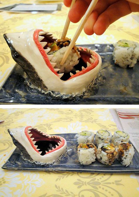 Shark Sushi Plate Kotak Bento, Sushi Love, Sushi Plate, Sushi Recipes, Cool Kitchen Gadgets, Chopsticks, Creative Food, Cute Food, Japanese Food