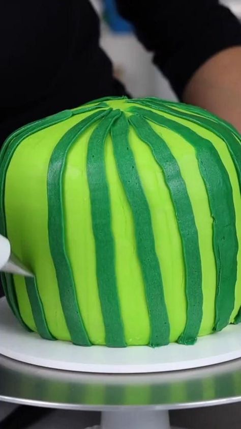 Cake Decorating Cocomelon, Cute Cocomelon Cake, Cocomelon Cake Non Fondant, Cocomelon Cake Without Fondant, Coco Melon Cake Design, Coconelon Girl Cake, Cocomelon Cake Easy, Cocomelon Watermelon Cake, Cocomelon Halloween Cake