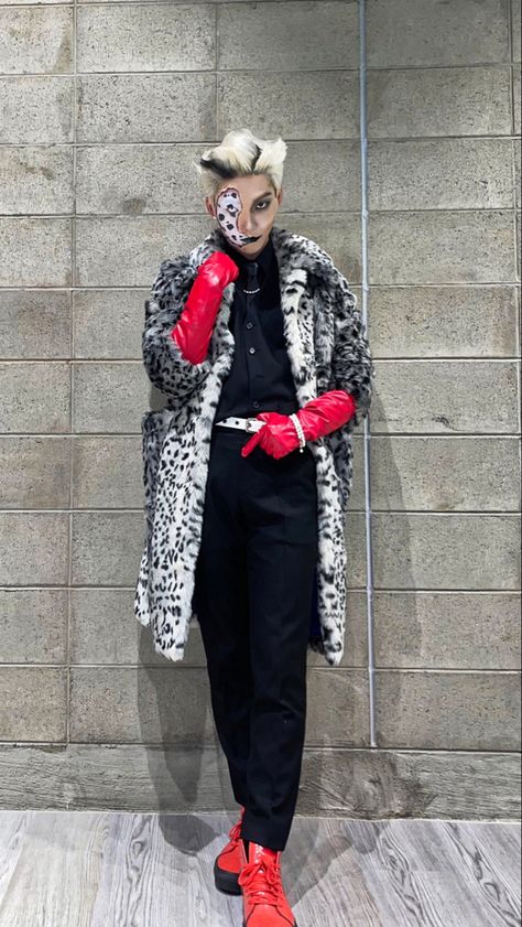 Kpop Halloween, Cruella Costume, Kevin Moon, Fantasias Halloween, Kpop Boys, Style Board, Halloween Outfits, Korean Singer, Drawing Reference