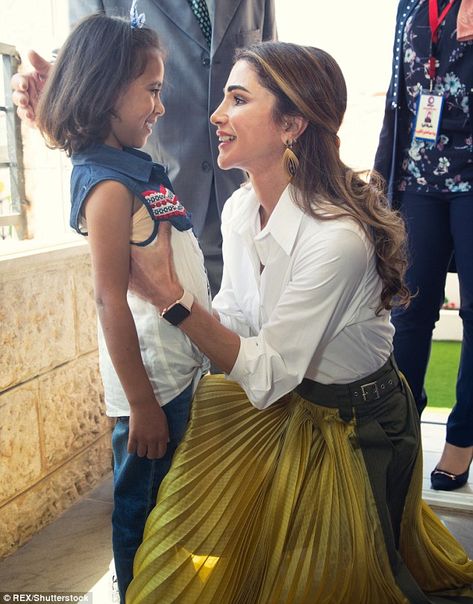 Queen Rania of Jordan displayed her maternal instincts as she met with a young girl at the King Abdullah II Ibn Al Hussein Orphanage in Al Salt, Jordan, on Wednesday Salt Jordan, Rania Al Abdullah, Magic Pictures, Official Portrait, Queen Rania Of Jordan, Rania Of Jordan, Jordan Royal Family, Women Lawyer, Gigi Hadid Outfits