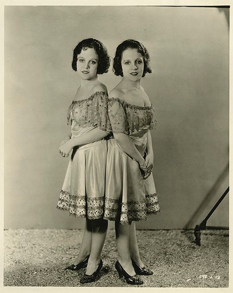 Gorgeous cast portraits from Tod Browning’s ‘Freaks’ (1932) | Dangerous Minds Daisy And Violet Hilton, Sideshow Freaks, Circus Sideshow, Human Oddities, Conjoined Twins, Circus Performers, Vintage Circus, Golden Child, Portrait Photo