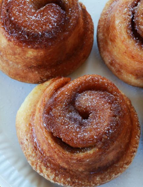 This morning buns recipe is light and flaky with gooey cinnamon and a hint of orange. The perfect cross between a cinnamon bun and a yummy croissant! - Everyday Dishes & DIY Morning Buns Recipe, Morning Buns, Pulses Recipes, Morning Bun, Buns Recipe, Bun Recipe, Sweet Roll, Cinnamon Buns, Churros