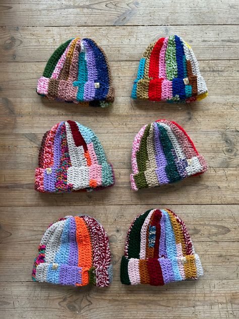 Craft Sale Display Ideas Crochet, Colourful Knit Hat, Crochet Scrap Hat, Crochet Hat Inspiration, Scrap Beanie Crochet, Scrap Yarn Crochet Beanie, Crochet Scrap Beanie, Colorful Crochet Hat, Crochet Hats Aesthetic