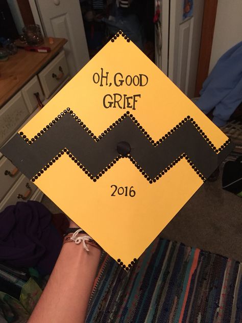 graduation cap, Charlie Brown, peanuts Peanuts Decor, Senior Year Diy, Graduation Activities, Senior Year Things, College Grad Cap Ideas, Grad Cap Decorated, Grad Cap Designs, Diy Graduation Cap, Graduation Party Planning