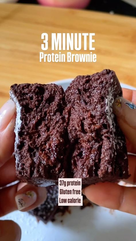 Bledys | Fat Loss Coach | 3 minutes chocolate brownie 🍫 Gluten free, sugar free only 270 cals the entire piece 😎 This recipe will change you life. I’ve been in a… | Instagram Brownie Gluten Free, Calorie Deficit Diet, Low Fat Dessert Recipes, Low Fat Desserts, Chocolate Brownie Cookies, High Protein Desserts, Desserts Keto, Protein Brownies, Protein Powder Recipes