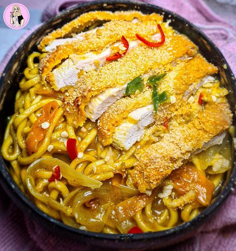 Chicken Katsu Curry Recipe, Curry Noodle Bowl, Katsu Curry Recipe, Chilli Beef Recipe, Katsu Curry Recipes, Noodle Bowls Recipes, Chicken Katsu Curry, Fakeaway Recipes, Katsu Curry