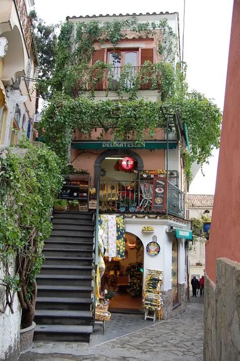 Delicatessen in Positano Cheap Eats, Best Budget, Positano, Budget Friendly, Budgeting, Restaurant, Italy