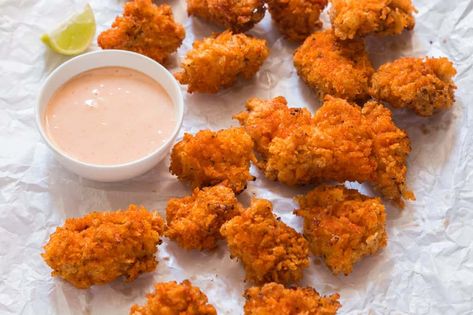 These KFC style spicy popcorn chicken bites taste just like the real thing and disappear in minutes! Easy, crunchy and perfectly spiced. Chicken Pops Recipe, Spicy Popcorn Chicken, Spicy Popcorn, Kfc Chicken Recipe, Popcorn Chicken Recipe, Taco Chicken, Creamy Honey, Kfc Recipe, Homemade Chicken Nuggets