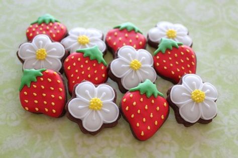 Strawberry Sugar Cookies, Fruit Cookies, Mint Lemonade, Strawberry Season, Sugar Cookie Royal Icing, Strawberry Cookies, Spring Cookies, Sugar Cookie Designs, Summer Cookies