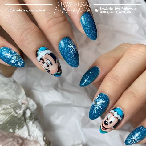 Nails With Mickey Mouse, Blue Sparkling Nails, Winter Mickey Mouse, Mickey Mouse Drawing, Sparkling Nails, Disneyland Nails, Mouse Nails, Mickey Mouse Nails, Mouse Drawing