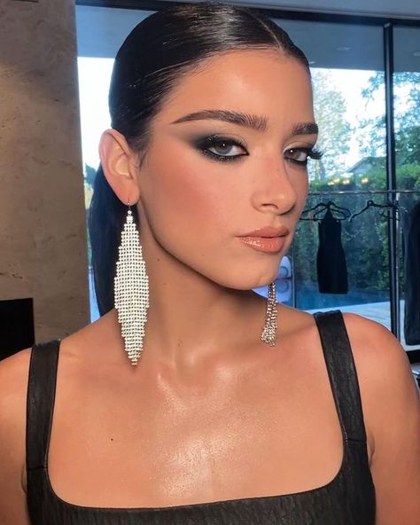 Patrick Ta, Chic Makeup, Dixie Damelio, Instagram Queen, Famous Girls, Sleek Hairstyles, Makeup Goals, Smokey Eye Makeup, Glam Makeup