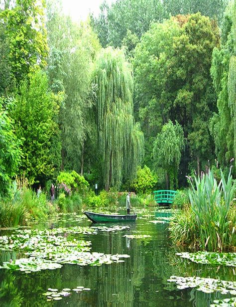 Monet Garden, Giverny France, Secret Gardens, Body Of Water, Beautiful Places To Visit, Water Lilies, Lush Green, Water Garden, Dream Garden