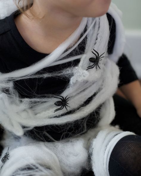 Easy Skeleton Costume, Diy Spider Costume, Quick Halloween Costumes Last Minute Men, Mens Halloween Costumes Diy, Spider Girl Costume, Spider Web Costume, Spider Halloween Costume, Costumes For Work, Quick Halloween Costumes