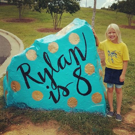 Spirit Rock Ideas School, Painting Spirit Rock At School, School Spirit Rock Painting Birthday, Birthday Spirit Rock Painting Ideas, Birthday Spirit Rock, Spirit Rock Painting Ideas School Birthday, School Rock Painting Ideas Birthday, Spirit Rock Painting Ideas School, Cheers Theme