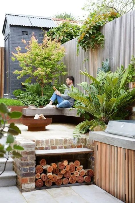 a multi level patio with an outdoor kitchen and an outdoor sitting zone with a fire pit plus lots of greenery around Small Garden Landscaping, Gardens Illustrated, Courtyard Gardens Design, Small Outdoor Spaces, Outdoor Entertaining Area, City Garden, Small Garden Design, Courtyard Garden, Back Garden