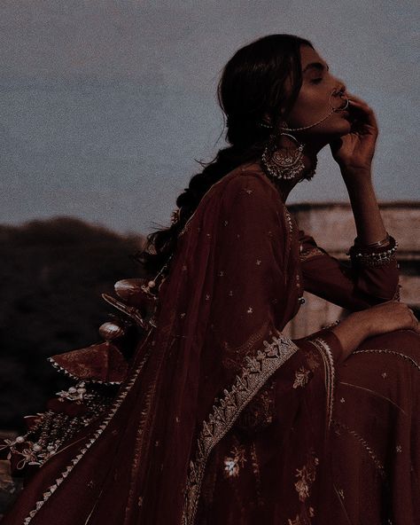 South Asian Aesthetic, Love Crush, Desi Aesthetics, Salwar Kamiz, Indian Photoshoot, Traditional Indian Outfits, Desi Clothes, Indian Photography, Desi Aesthetic