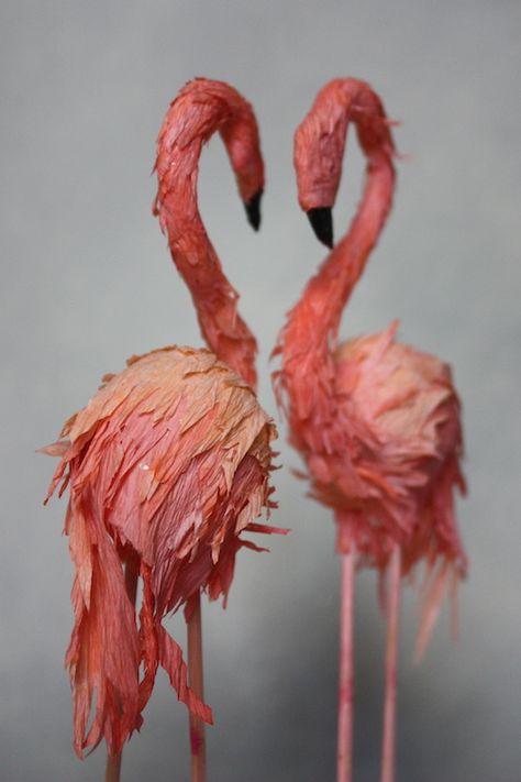 Flamingo Cake Topper, Flamingo Garden, Flamingo Cake, Ann Wood, Fiesta Tropical, Paper Mache Art, Paper Mache Crafts, Flamingo Art, Flamingo Party