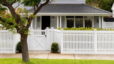 8 Front Fence Ideas That Make A Stellar First Impression | Home Beautiful Beach House Fence, Front Fence Ideas, Front Fences, French Glamour, Aluminum Driveway Gates, Glass Railing Deck, Fencing Options, French Inspired Home, House Fence