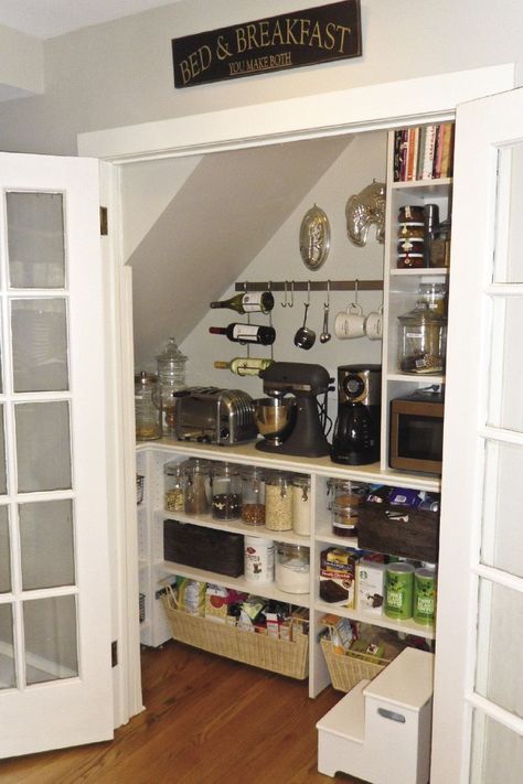 Pantry Under Stairs, Under The Stairs Ideas, Kitchen Under Stairs, Under Stairs Pantry, Closet Under Stairs, تحت الدرج, Stairs In Kitchen, Ceiling Shelves, Stairs Ideas