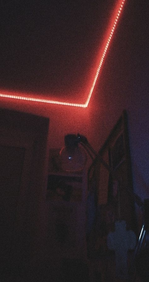 Mirror Selfie Aesthetic Led Lights, Led Light Pics, Aesthetic Lockscreens, Chill Photos, Story Ideas Pictures, Couple Goals Teenagers, Aesthetic Photography Nature, Dark Room, Actor Photo