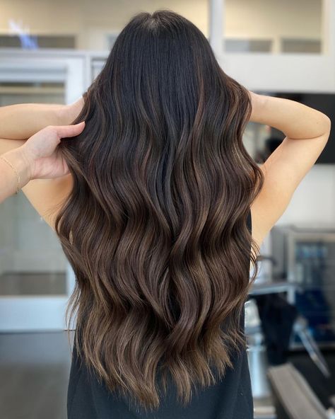 Dimensional Brunette Long Hair, Expensive Brunette Balayage, Expensive Brunette Hair Color 2024, Expensive Brunette Shades Eq, Expensive Brown Hair, Dark Brown Hair Balayage Fall 2024, Expensive Burnett Hair, Expensive Brunette Hair Color, Glazed Almond Brunette