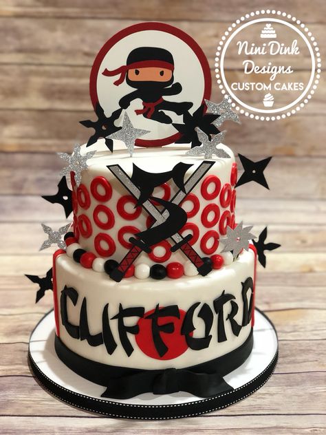 Ninja cake Ninja Party Cake, Ninja Theme Cake, Ninja Birthday Cake Ideas, Ninja Cake Ideas Boys, Ninja Party Decorations, Ninja Birthday Cake, Ninja Themed Birthday Party, Karate Cake, Ninja Cake