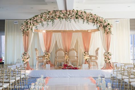 Mantap Decor, Wedding Decorations Stage, Pirate Hair, Indian Wedding Stage, Indian Wedding Decorations Receptions, Wedding Stages, Indian Wedding Theme, Reception Stage, Reception Stage Decor