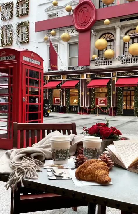 UNITED KINGDOM 👑 on Instagram: “Cartier, Bond Street 😍🎁 🎥 Video @the_lazyfoodie” Europe Life, London In December, London Vibes, London Dreams, Christmas Dreaming, London Trip, London Baby, London Aesthetic, Instagram Coffee