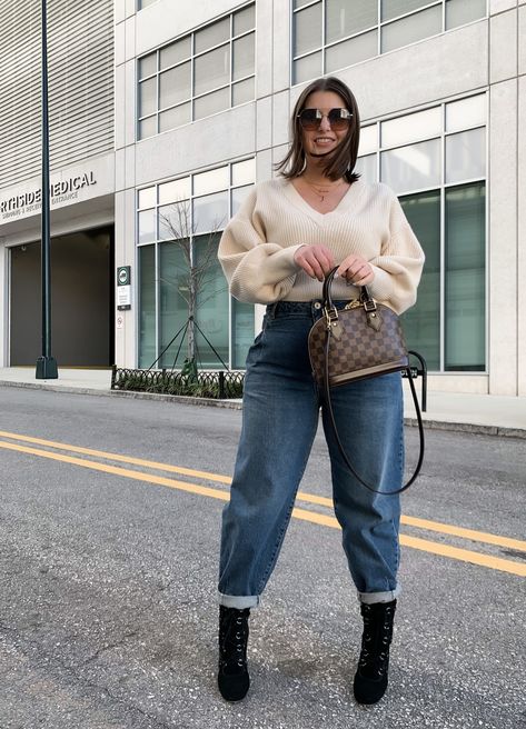 Winter Mode Outfits, Midsize Outfits, Mid Size Fashion, Slouchy Jeans, Denim Trends, Plus Size Kleidung, Mode Inspo, Curvy Girl Outfits, Curvy Girl Fashion