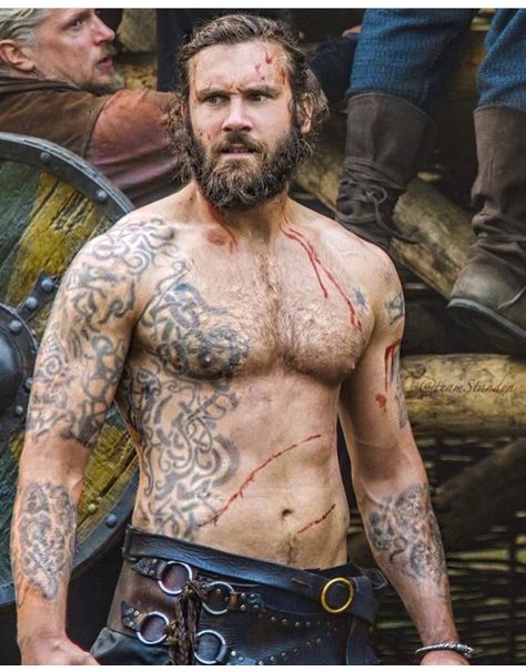 I want the savage Viking Rollo back. Rollo Vikings, Viking Aesthetic, Ragnar Lothbrok Vikings, Vikings Season, Vikings Tv Show, Characters Inspiration, Vikings Ragnar, Viking Men, Nordic Tattoo