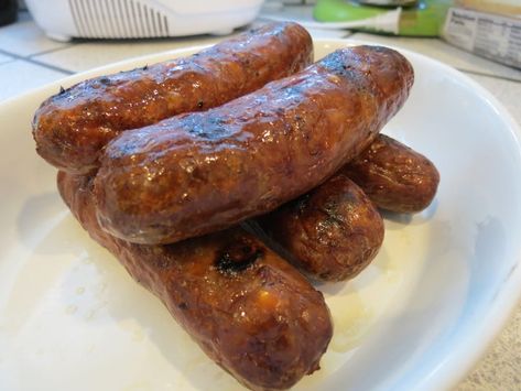 Chill Recipes, Brats Recipes, Beer Brats, Summer Beer, Vacation Meals, Hot Dog Recipes, Summer Grilling, Hot Day, Sausages