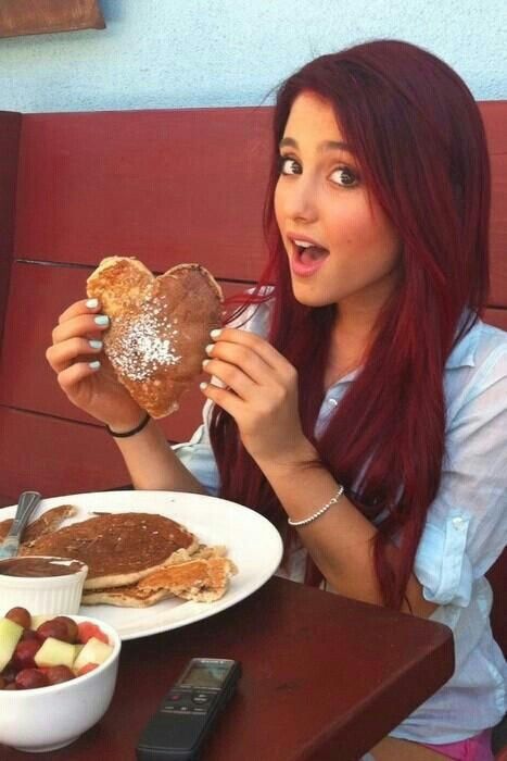 Ari. Burgundy Red Hair. Ariana Grande Red Hair, Red Purple Hair, Heart Pancakes, Ariana Grande Hair, Dark Red Hair, Burgundy Hair, Dye My Hair, Beauty And Fashion, Hair Envy